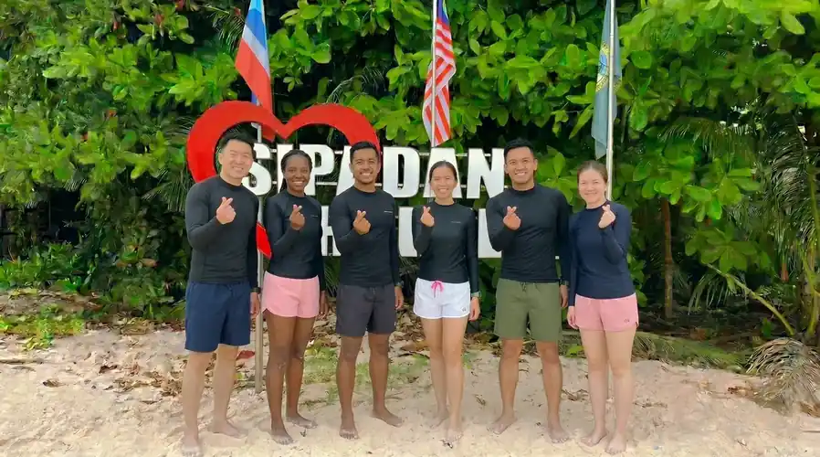 Scuba diving Sipadan Island with Bihing Angan Water Chalet in the Celebes Sea to see giant sea turtles and fish.